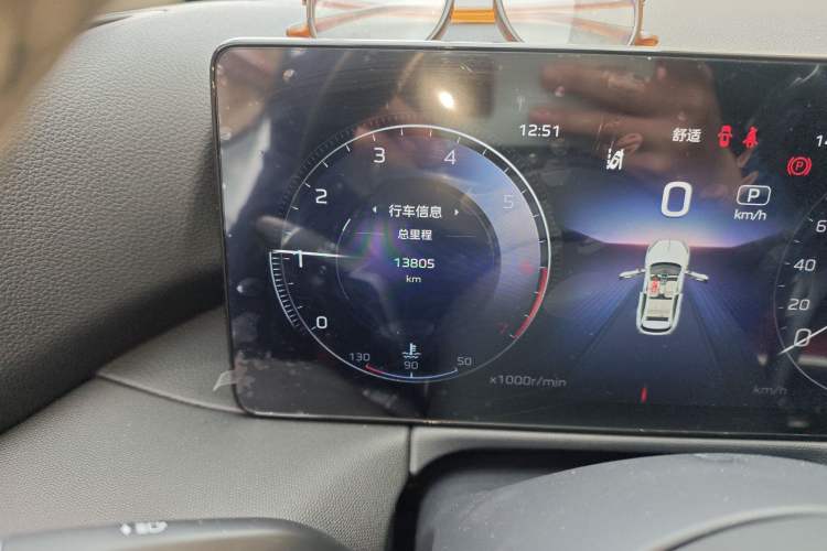 Used Hongqi HS3 2023 1.5T Two-Wheel Drive Shanwei Edition Odometer Close Up