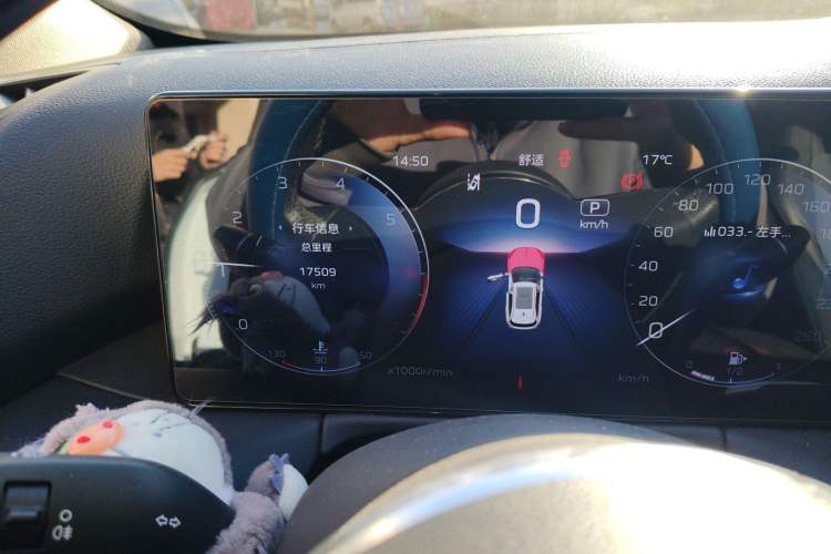 Used Hongqi HS3 2023 1.5T Two-Wheel Drive Shanwei Edition Odometer Close Up