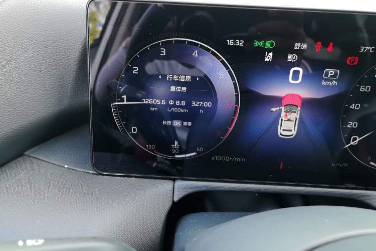 Used Hongqi HS3 2023 1.5T Two-Wheel Drive Shanwei Edition Odometer Close Up