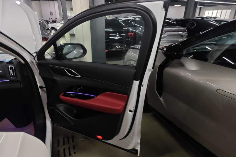 Used Hongqi HS3 2023 1.5T Two-Wheel Drive Shanwei Edition Right Front Door Interior