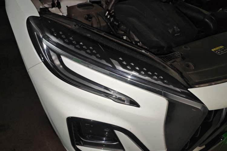 Used Hongqi HS3 2023 1.5T Two-Wheel Drive Shanwei Edition Right Front Headlight