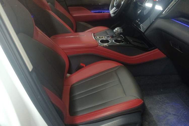 Used Hongqi HS3 2023 1.5T Two-Wheel Drive Shanwei Edition Right Front Seat