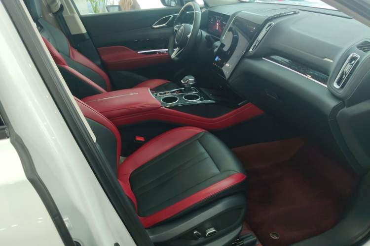 Used Hongqi HS3 2023 1.5T Two-Wheel Drive Shanwei Edition Right Front Seat