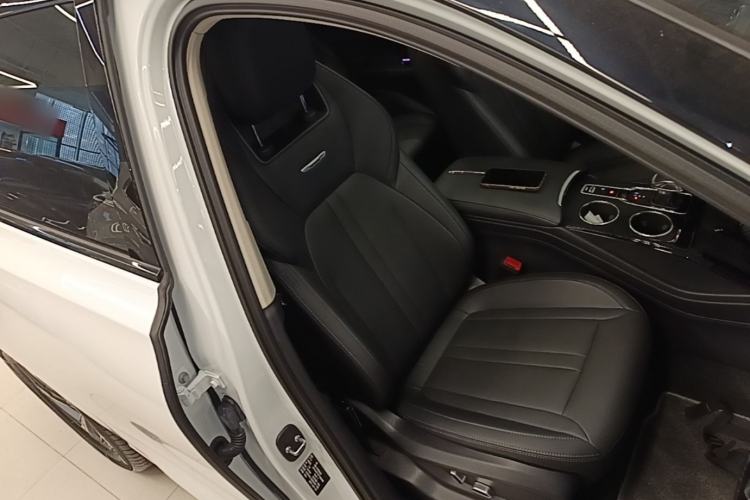 Used Hongqi HS3 2023 1.5T Two-Wheel Drive Shanwei Edition Right Front Seat