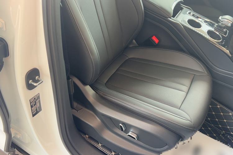 Used Hongqi HS3 2023 1.5T Two-Wheel Drive Shanwei Edition Right Front Seat