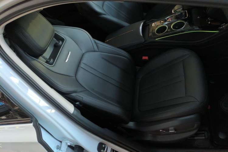 Used Hongqi HS3 2023 2.0T All-Wheel-Drive Youwei Version Right Front Seat