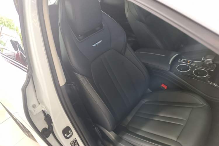 Used Hongqi HS3 2023 1.5T Two-Wheel Drive Shanwei Edition Right Front Seat