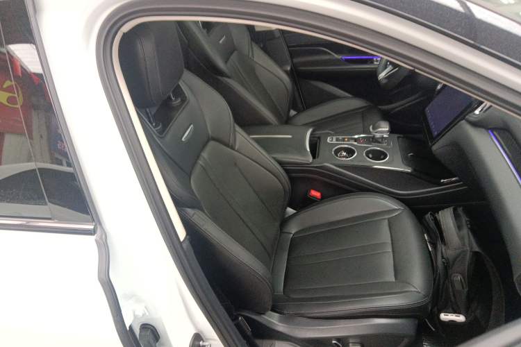 Used Hongqi HS3 2023 1.5T Two-Wheel Drive Shanwei Edition Right Front Seat