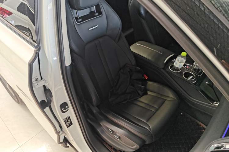 Used Hongqi HS3 2023 1.5T Two-Wheel Drive Shanwei Edition Right Front Seat