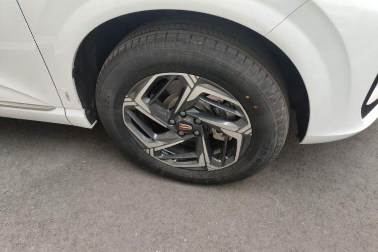 Used Hongqi HS3 2023 1.5T Two-Wheel Drive Shanwei Edition Right Front Wheel Hub