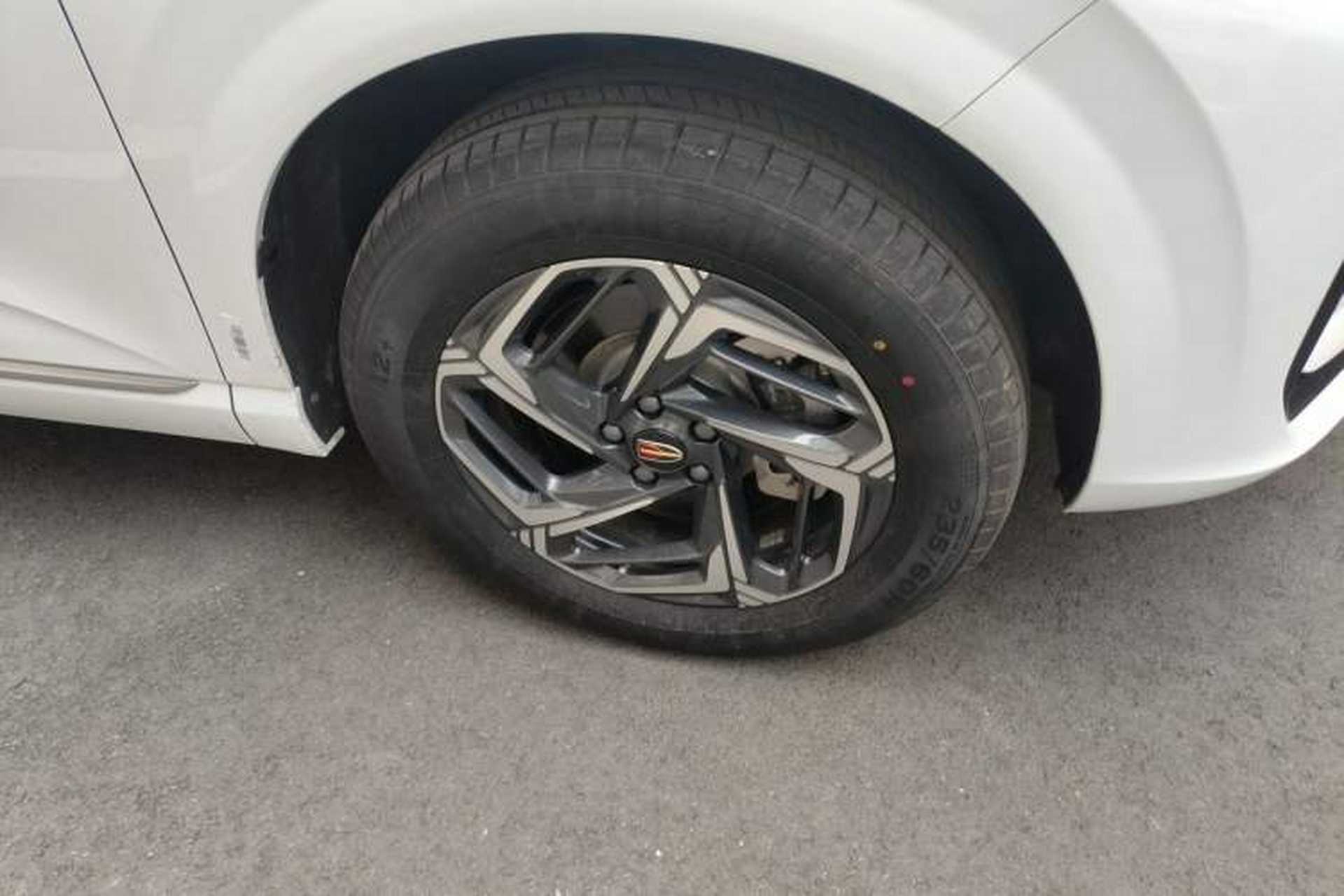 Used Hongqi HS3 2023 1.5T Two-Wheel Drive Shanwei Edition Right Front Wheel Hub