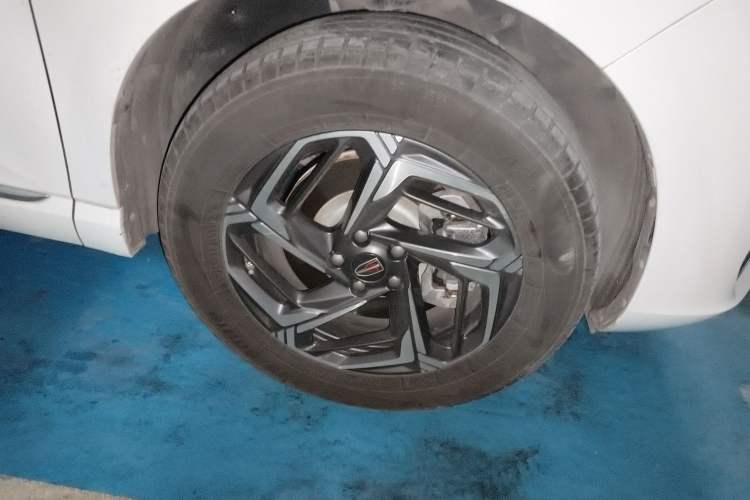 Used Hongqi HS3 2023 1.5T Two-Wheel Drive Shanwei Edition Right Front Wheel Hub