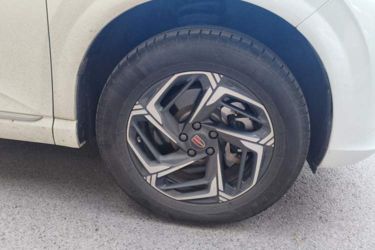 Used Hongqi HS3 2023 1.5T Two-Wheel Drive Shanwei Edition Right Front Wheel Hub