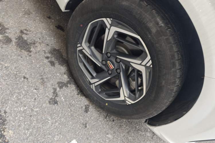 Used Hongqi HS3 2023 1.5T Two-Wheel Drive Shanwei Edition Right Front Wheel Hub