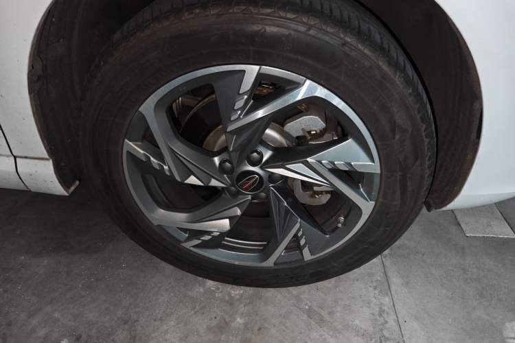 Used Hongqi HS3 2023 2.0T Two-Wheel Drive Available Version Right Front Wheel Hub