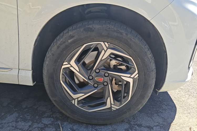 Used Hongqi HS3 2023 1.5T Two-Wheel Drive Shanwei Edition Right Front Wheel Hub