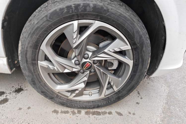 Used Hongqi HS3 2023 2.0T Two-Wheel Drive Available Version Right Front Wheel Hub