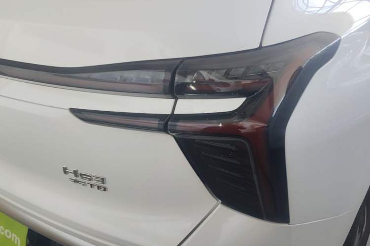 Used Hongqi HS3 2023 1.5T Two-Wheel Drive Shanwei Edition Right Rear Taillight