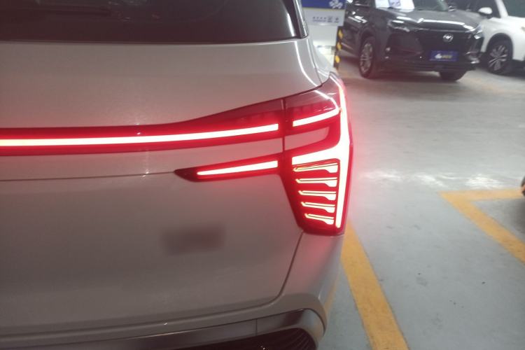 Used Hongqi HS3 2023 1.5T Two-Wheel Drive Shanwei Edition Right Rear Taillight
