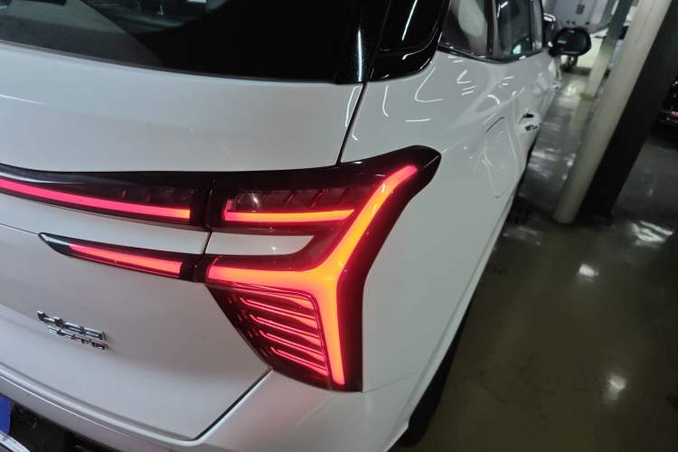 Used Hongqi HS3 2023 1.5T Two-Wheel Drive Shanwei Edition Right Rear Taillight