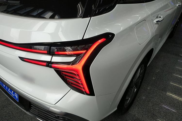 Used Hongqi HS3 2023 2.0T All-Wheel-Drive Youwei Version Right Rear Taillight