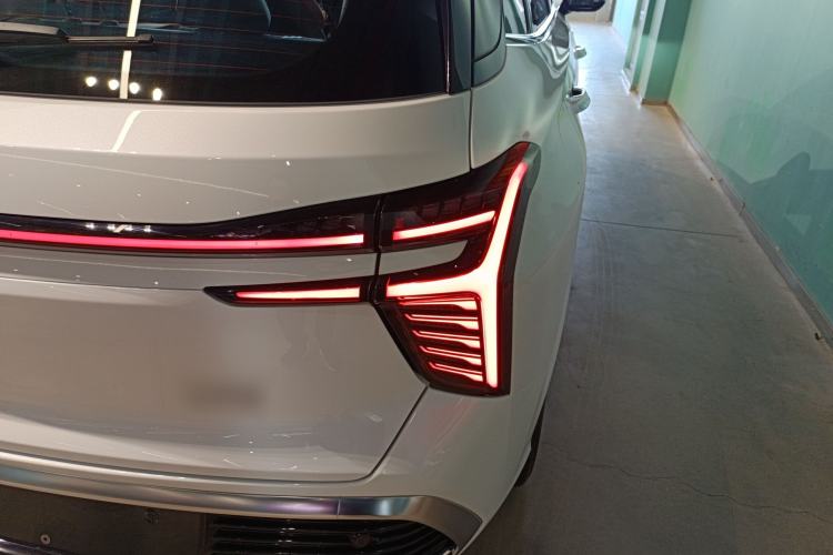 Used Hongqi HS3 2023 1.5T Two-Wheel Drive Shanwei Edition Right Rear Taillight