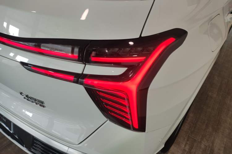 Used Hongqi HS3 2023 2.0T All-Wheel-Drive Youwei Version Right Rear Taillight