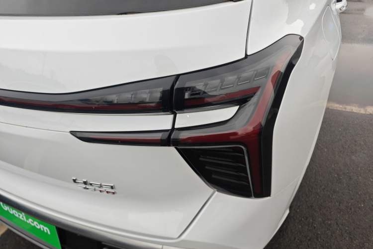 Used Hongqi HS3 2023 1.5T Two-Wheel Drive Shanwei Edition Right Rear Taillight