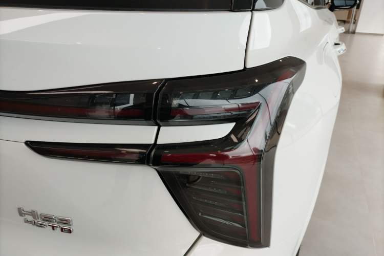 Used Hongqi HS3 2023 2.0T All-Wheel-Drive Youwei Version Right Rear Taillight