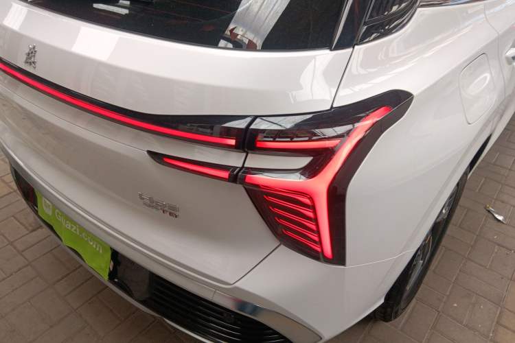Used Hongqi HS3 2023 1.5T Two-Wheel Drive Shanwei Edition Right Rear Taillight