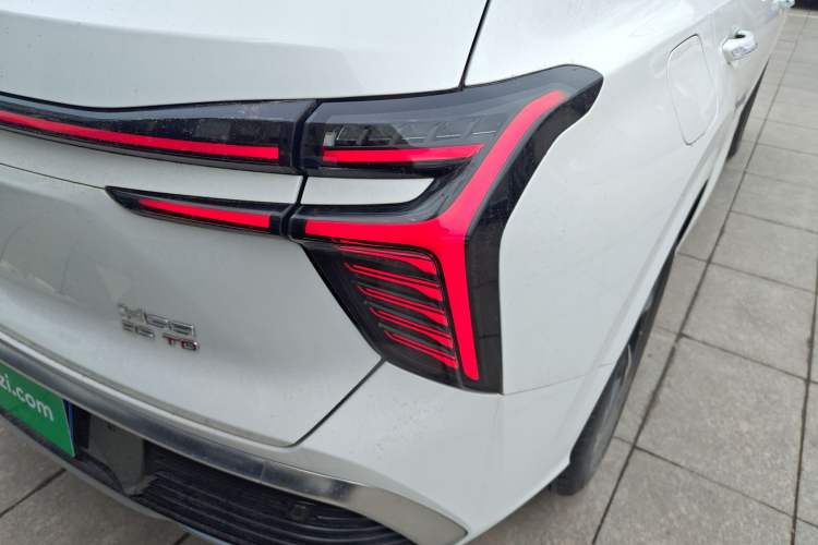 Used Hongqi HS3 2023 1.5T Two-Wheel Drive Shanwei Edition Right Rear Taillight