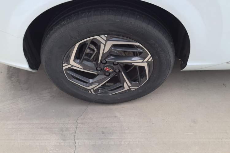 Used Hongqi HS3 2023 1.5T Two-Wheel Drive Shanwei Edition Right Rear Wheel Hub