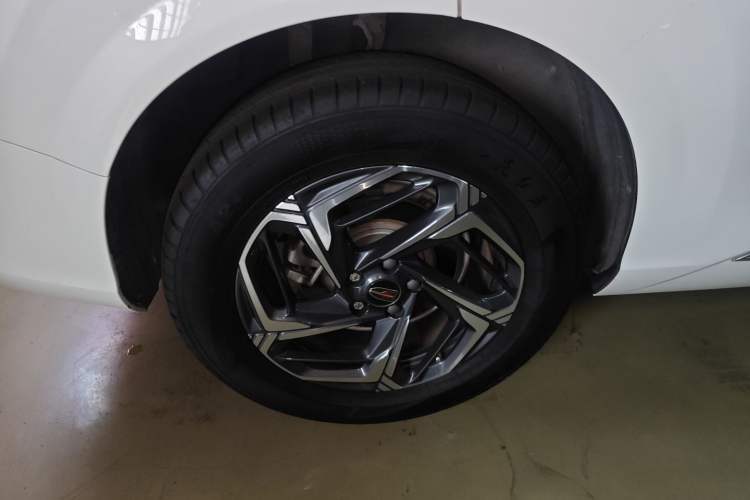 Used Hongqi HS3 2023 1.5T Two-Wheel Drive Shanwei Edition Right Rear Wheel Hub