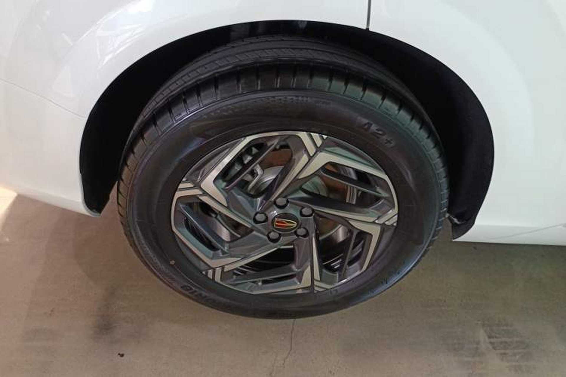 Used Hongqi HS3 2023 1.5T Two-Wheel Drive Shanwei Edition Right Rear Wheel Hub