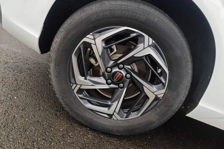 Used Hongqi HS3 2023 1.5T Two-Wheel Drive Shanwei Edition Right Rear Wheel Hub