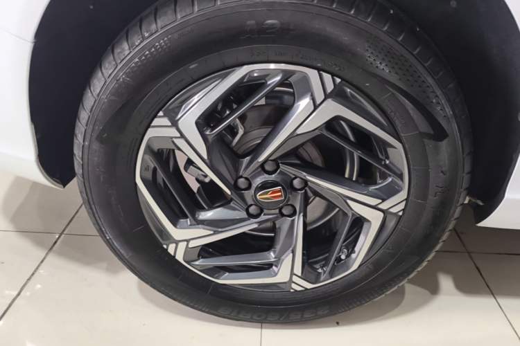 Used Hongqi HS3 2023 1.5T Two-Wheel Drive Shanwei Edition Right Rear Wheel Hub