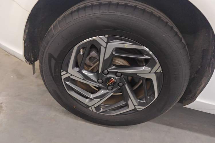 Used Hongqi HS3 2023 1.5T Two-Wheel Drive Shanwei Edition Right Rear Wheel Hub