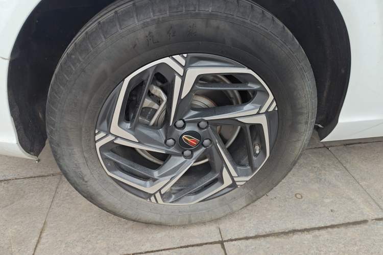 Used Hongqi HS3 2023 1.5T Two-Wheel Drive Shanwei Edition Right Rear Wheel Hub