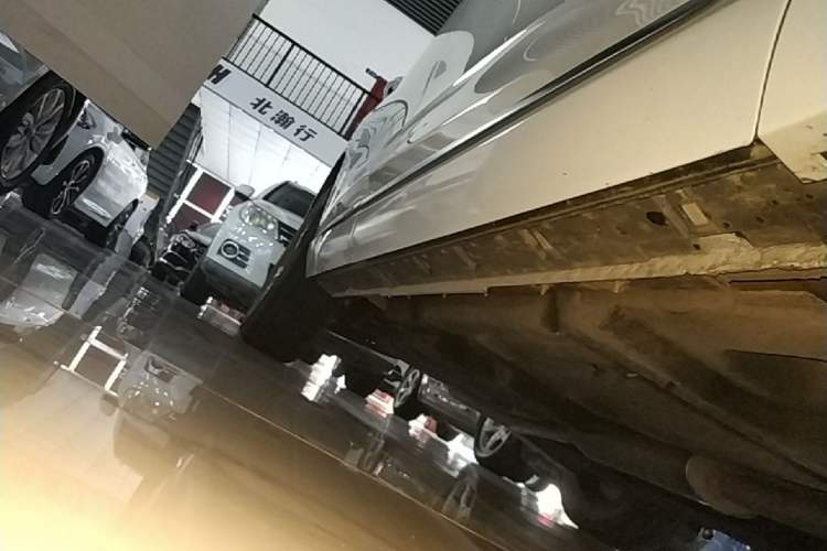 Used Hongqi HS3 2023 1.5T Two-Wheel Drive Shanwei Edition Right Side Sill