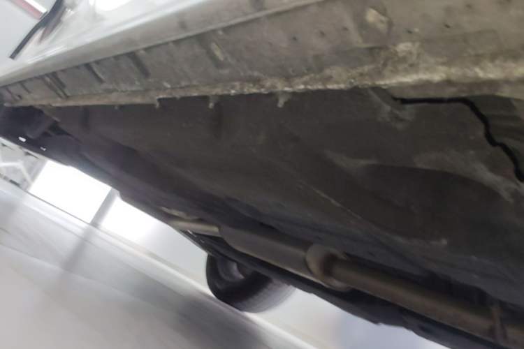 Used Hongqi HS3 2023 1.5T Two-Wheel Drive Shanwei Edition Right Side Sill