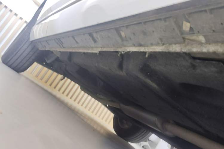 Used Hongqi HS3 2023 1.5T Two-Wheel Drive Shanwei Edition Right Side Sill