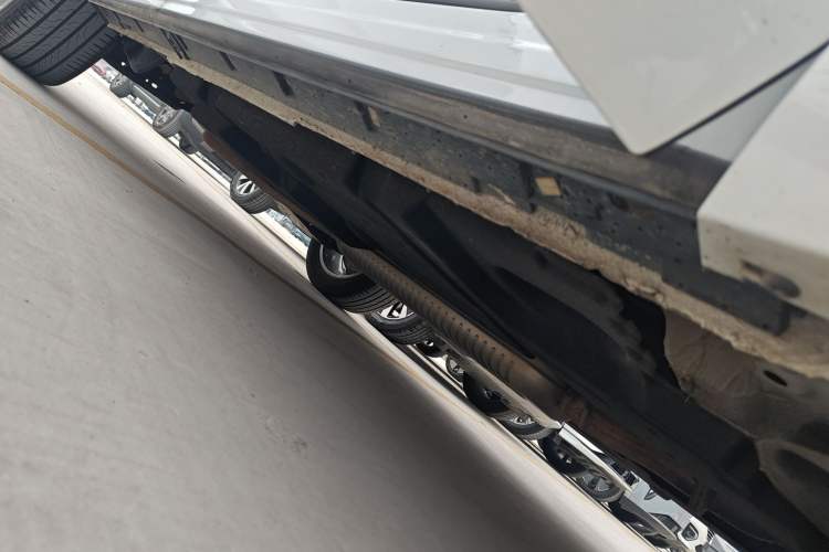 Used Hongqi HS3 2023 2.0T All-Wheel-Drive Youwei Version Right Side Sill