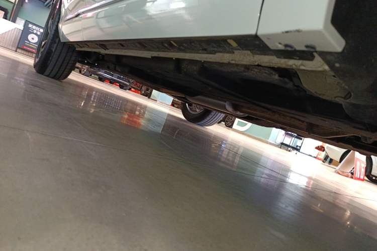 Used Hongqi HS3 2023 1.5T Two-Wheel Drive Shanwei Edition Right Side Sill