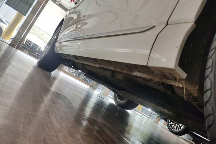 Used Hongqi HS3 2023 2.0T All-Wheel-Drive Youwei Version Right Side Sill