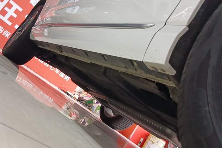 Used Hongqi HS3 2023 2.0T Two-Wheel Drive Available Version Right Side Sill