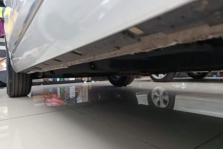 Used Hongqi HS3 2023 1.5T Two-Wheel Drive Shanwei Edition Right Side Sill