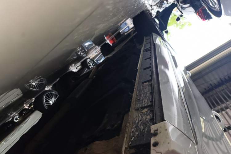 Used Hongqi HS3 2023 1.5T Two-Wheel Drive Shanwei Edition Right Side Sill
