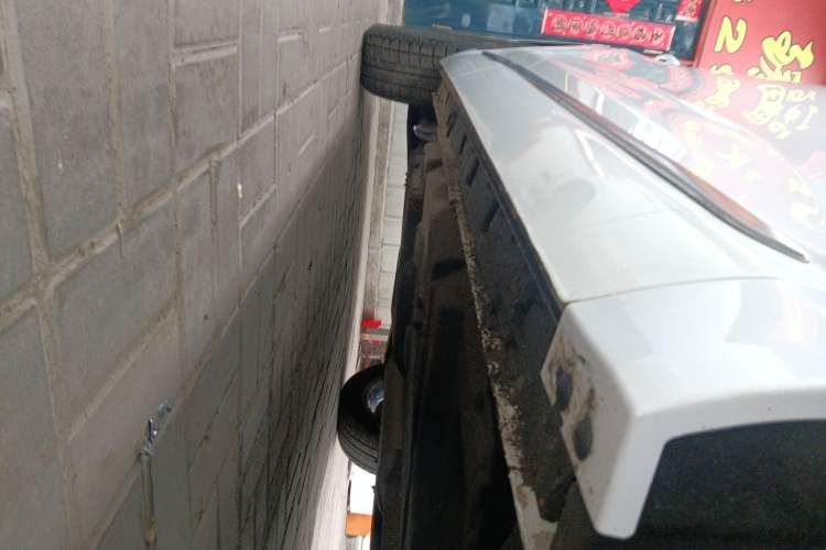 Used Hongqi HS3 2023 1.5T Two-Wheel Drive Shanwei Edition Right Side Sill
