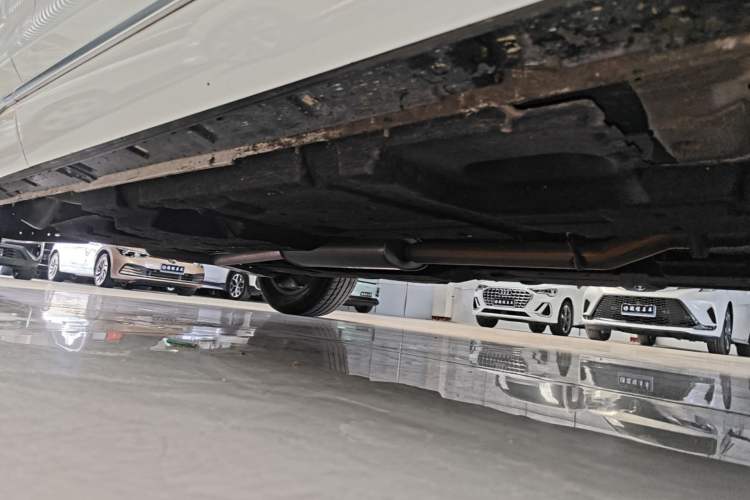 Used Hongqi HS3 2023 1.5T Two-Wheel Drive Shanwei Edition Right Side Sill