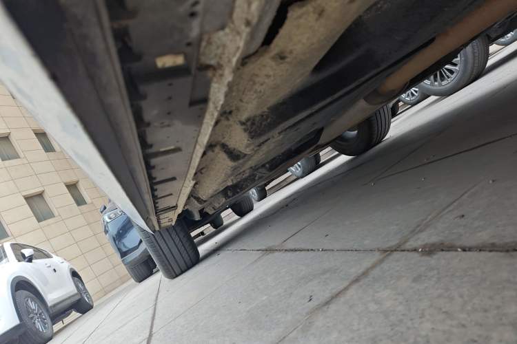 Used Hongqi HS3 2023 1.5T Two-Wheel Drive Shanwei Edition Right Side Sill